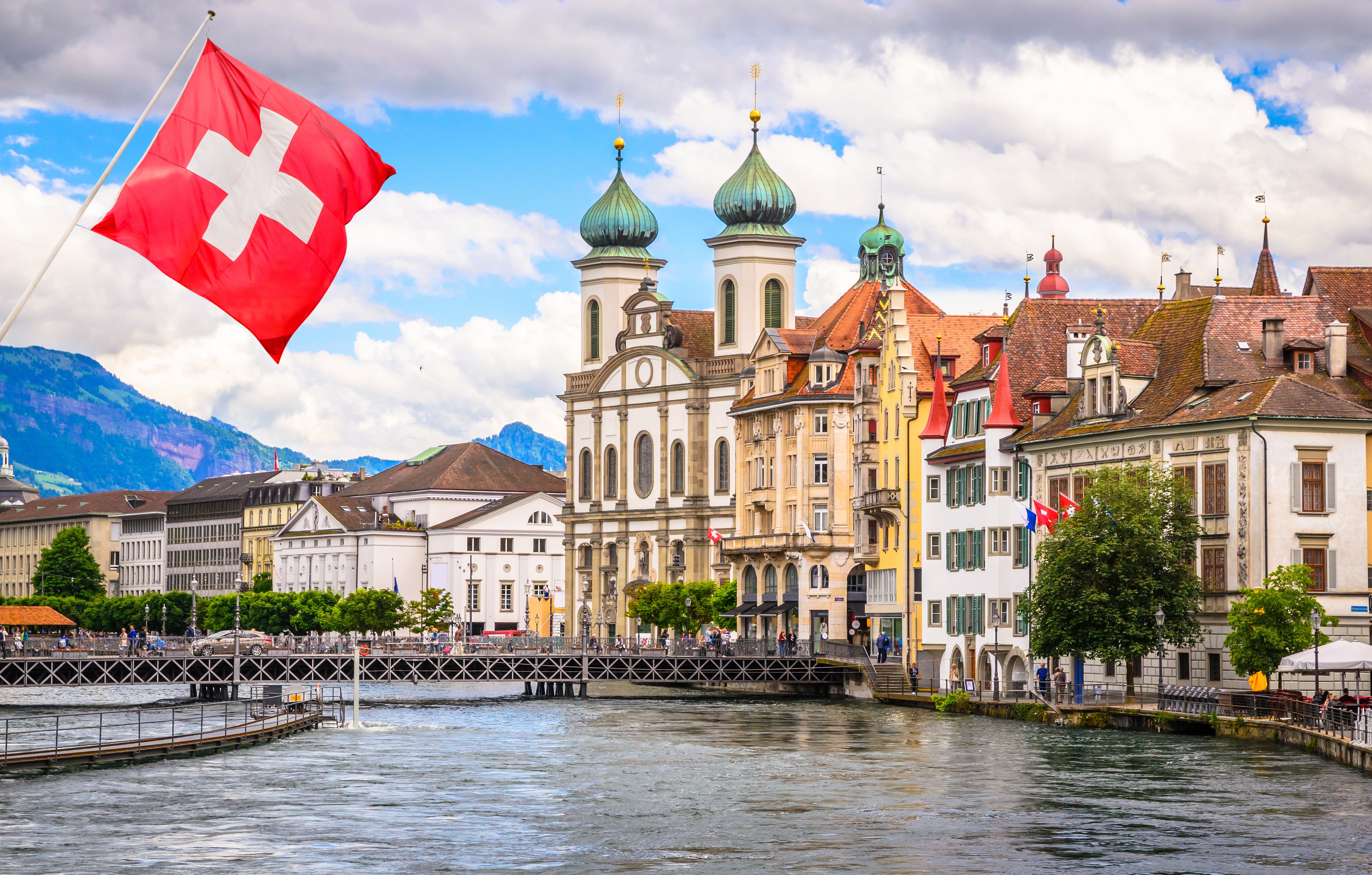 Ελβετία: Ο αριθμός των διανυκτερεύσεων σε ελβετικά ξενοδοχεία μειώθηκε 26% κατά τη διάρκεια του χειμώνα | Forin.gr